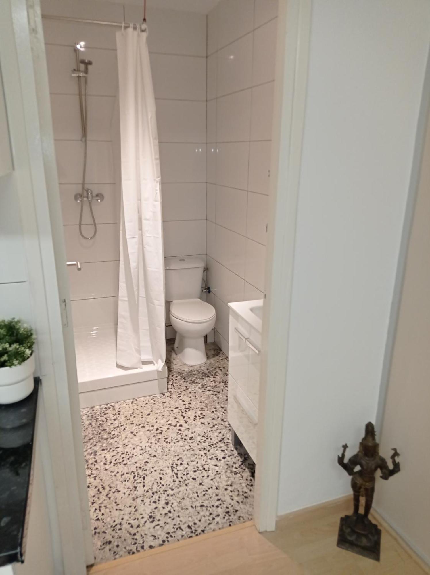 Bright Private Double Center Metro L-1 Urgell L-5 Hospital Clinic Gasthof *