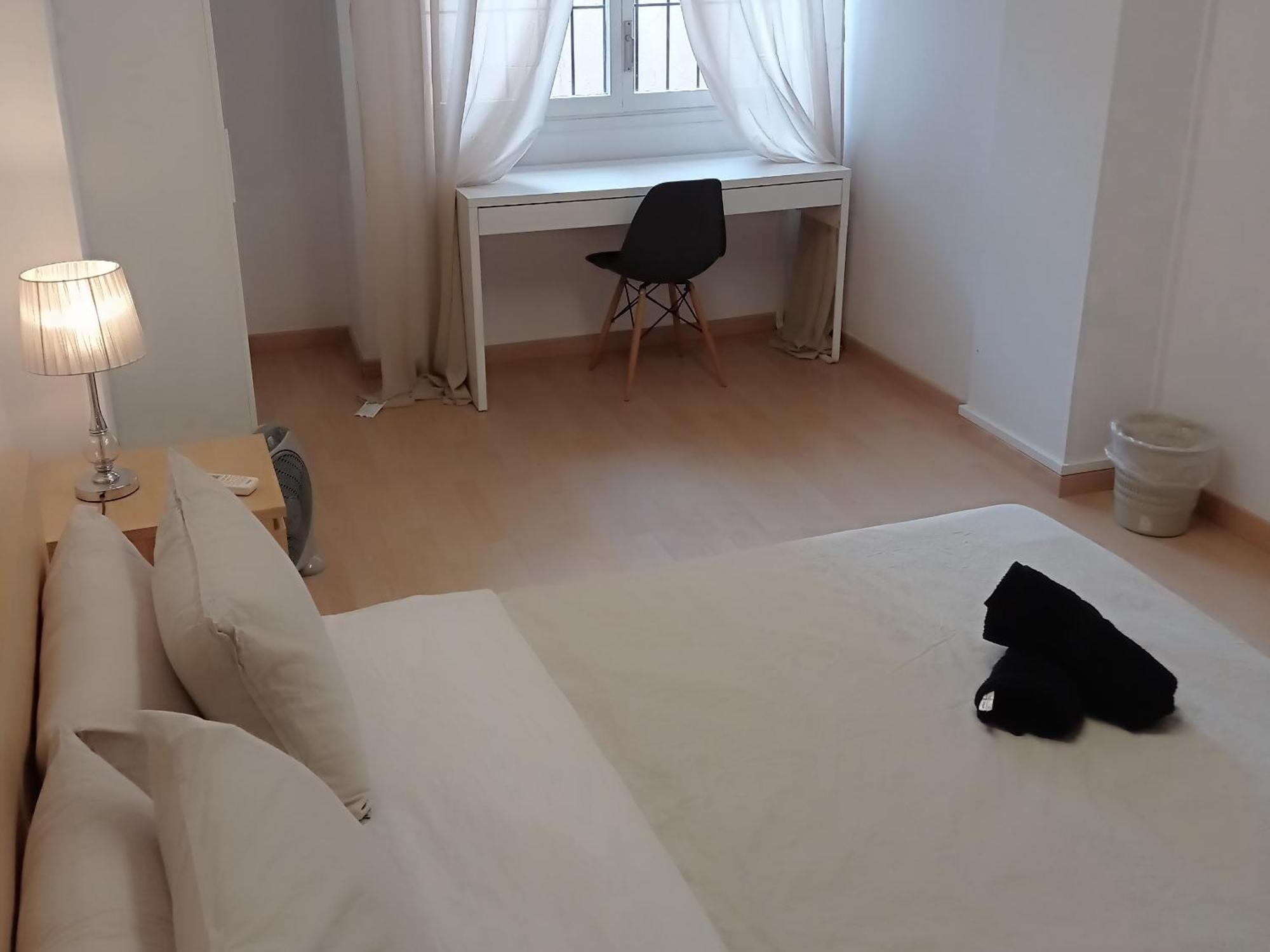 Bright Private Double Center Metro L-1 Urgell L-5 Hospital Clinic Gasthof Barcelona